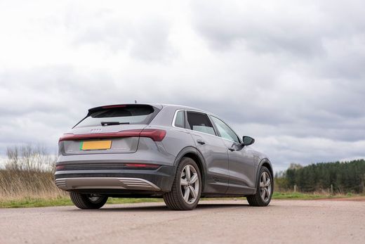 Parasol a medida Audi Q8 ETRON 19>