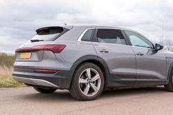Parasol a medida Audi Q8 ETRON 19>