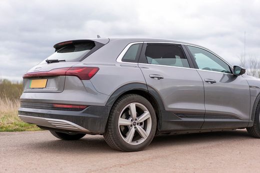 Parasol a medida Audi Q8 ETRON 19>