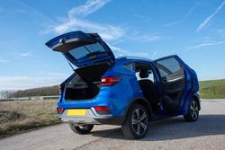 Parasol a medida MG ZS 2018>