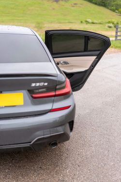 Parasoles a medida BMW Serie 3 4p. (G20) 19>