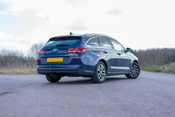 Parasoles a medida Hyundai I30 Familiar 16>