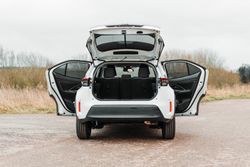 Parasol a medida Toyota Yaris Cross 20>