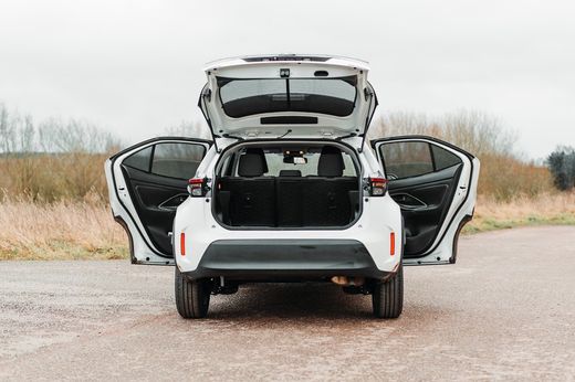Parasol a medida Toyota Yaris Cross 20>