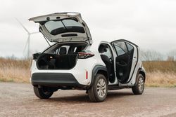 Parasol a medida Toyota Yaris Cross 20>