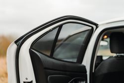 Parasol a medida Toyota Yaris Cross 20>