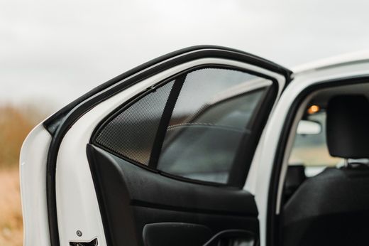 Parasol a medida Toyota Yaris Cross 20>