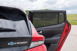 Parasoles de Nissan Leaf 18>