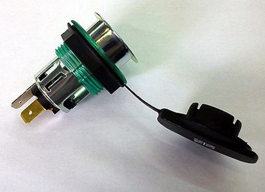 Toma de corriente (tipo mechero) para empotrar con capuchón