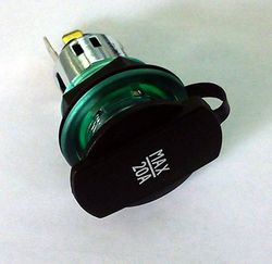 Toma de corriente (tipo mechero) para empotrar con capuchón